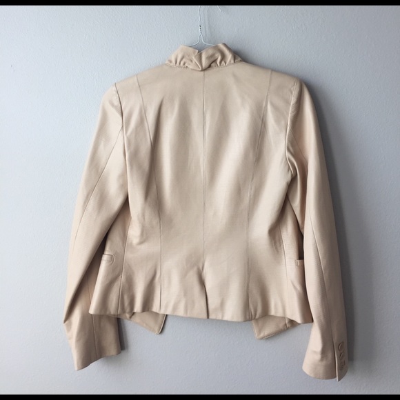 MaxMara leather jacket w/ruffle collar. Never worn - Picture 3 of 6